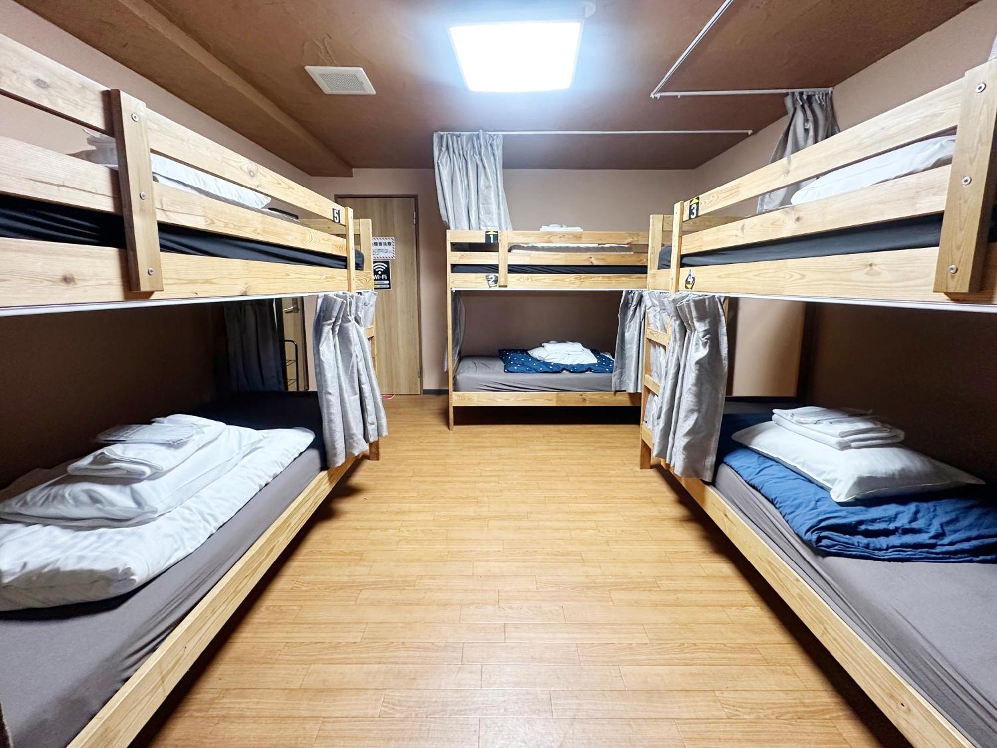 Hostal House